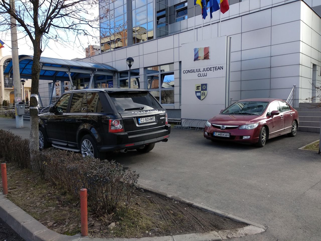 Lună și bec! Consiliul Județean Cluj își spală mașinile cu peste 10.500 €, până la finalul anului