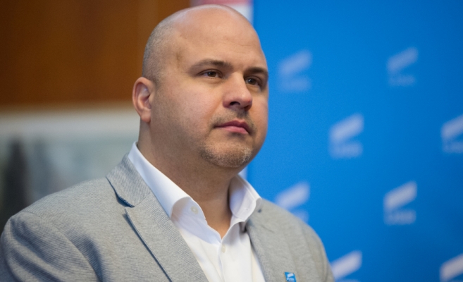 Ungureanu, atac la adresa ministrului Sănătății: „Trebuie să ieşim din zona de hoţie şi prostie”