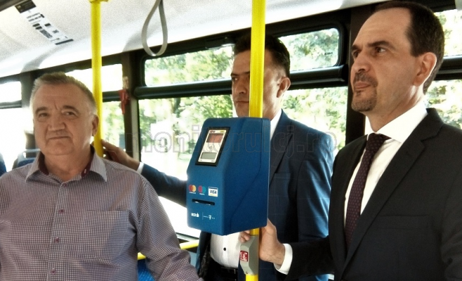 Un alt oraș din România urmează exemplul Clujului: introduce plata cu cardul în autobuze