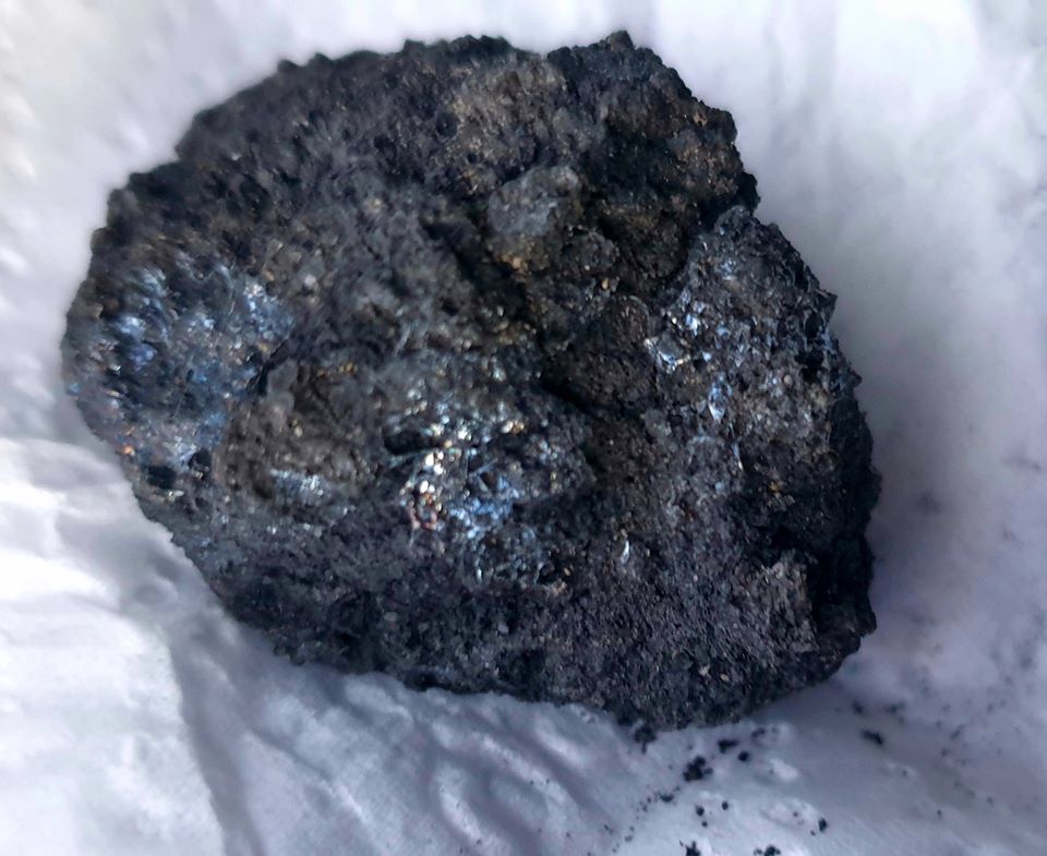 bucati-de-meteorit-gasite-de-un-profesor-universitar-s-a-auzit-un-zgomot-puternic-foto, sursă foto: Facebook Silviu Gurlui