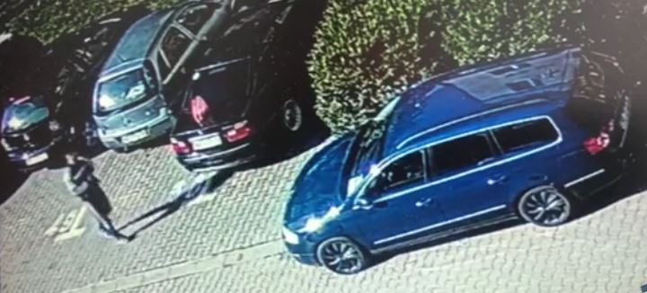 O femeie a pierdut 5.000 de euro într-o parcare. Cum au reușit polițiștii să îi recupereze? - VIDEO