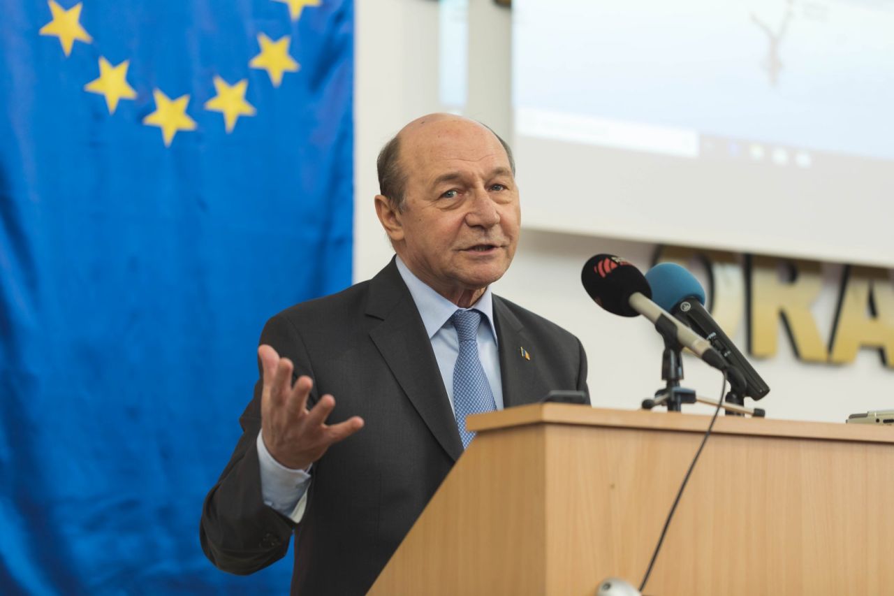 Traian Băsescu, avertisment în legătură cu clanurile revenite în țară: ”Peste 6 luni e posibil să ne fie frică să ieșim pe stradă”