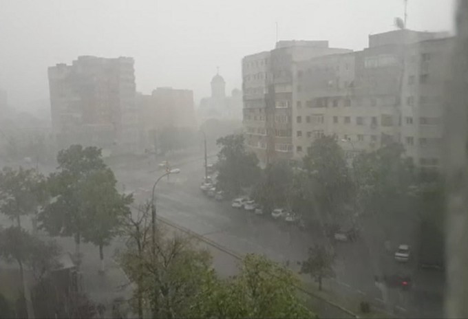 Cod Galben de vremea la Cluj de Rusalii! Ploi și vijelii în următoarele ore