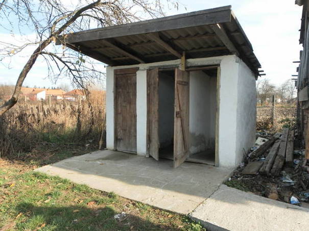 82 de școli din județ au toaletele în curte. 9 dintre ele sunt din Cluj-Napoca