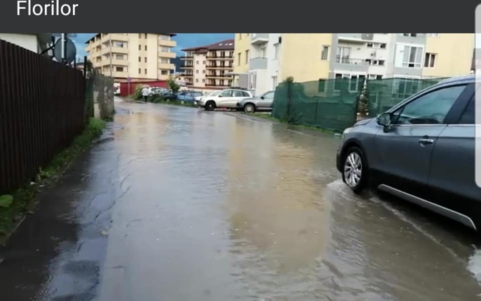Inundație pe stada Florilor din Florești foto: Mihai Curteanu