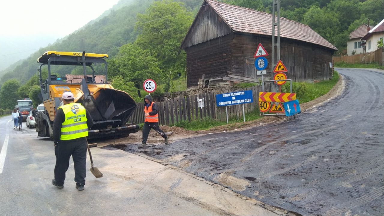 Un important drum turistic din Cluj va fi asfaltat