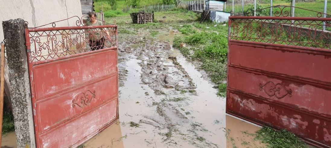 Familiile din Șomcutu Mic, afectate de inundații, vor primi 40.000 de lei