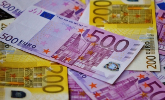 Cursul euro a scăzut la minimul ultimelor două luni