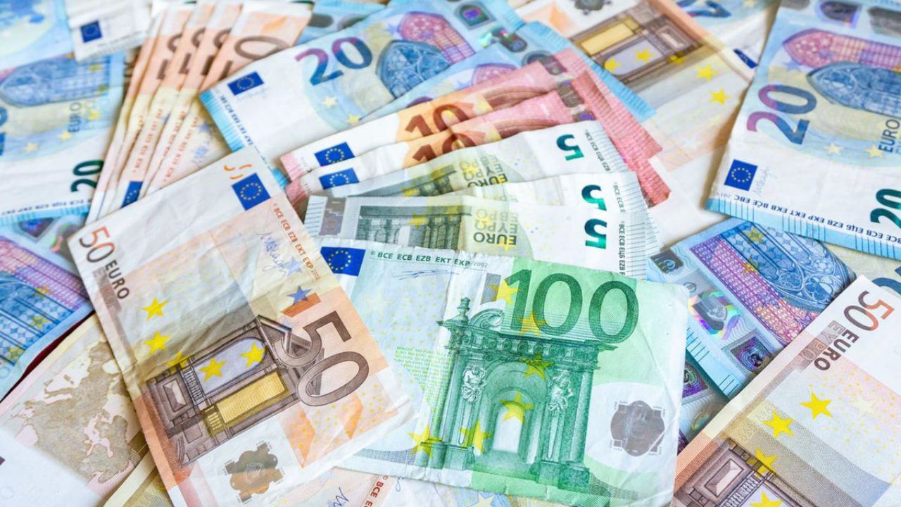 CURS VALUTAR. BNR ține euro sub maximul istoric