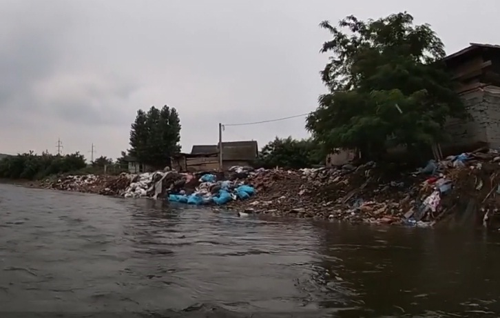 Someșul navigabil… un slalom printre gunoaie? Voluntarii au „scanat” gunoaiele de pe râu, foto: observatornews.ro