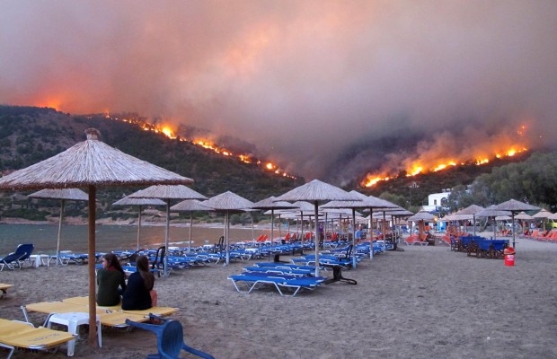Atenție! Alertă de INCENDII de vegetație în mai multe regiuni din Grecia