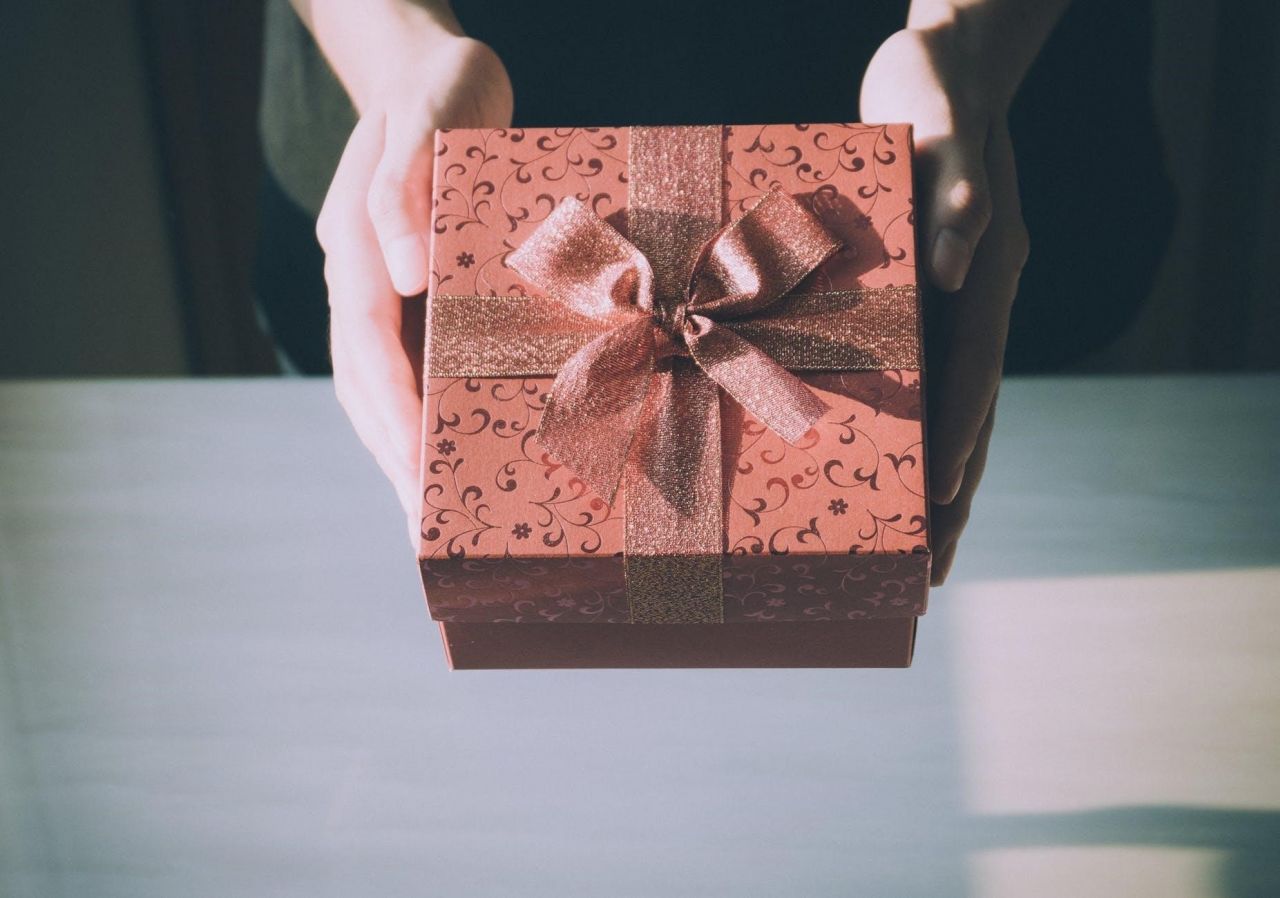 7 cadouri pe care nu trebuie să le primești! Ele aduc ghinion și boli grave în viața ta