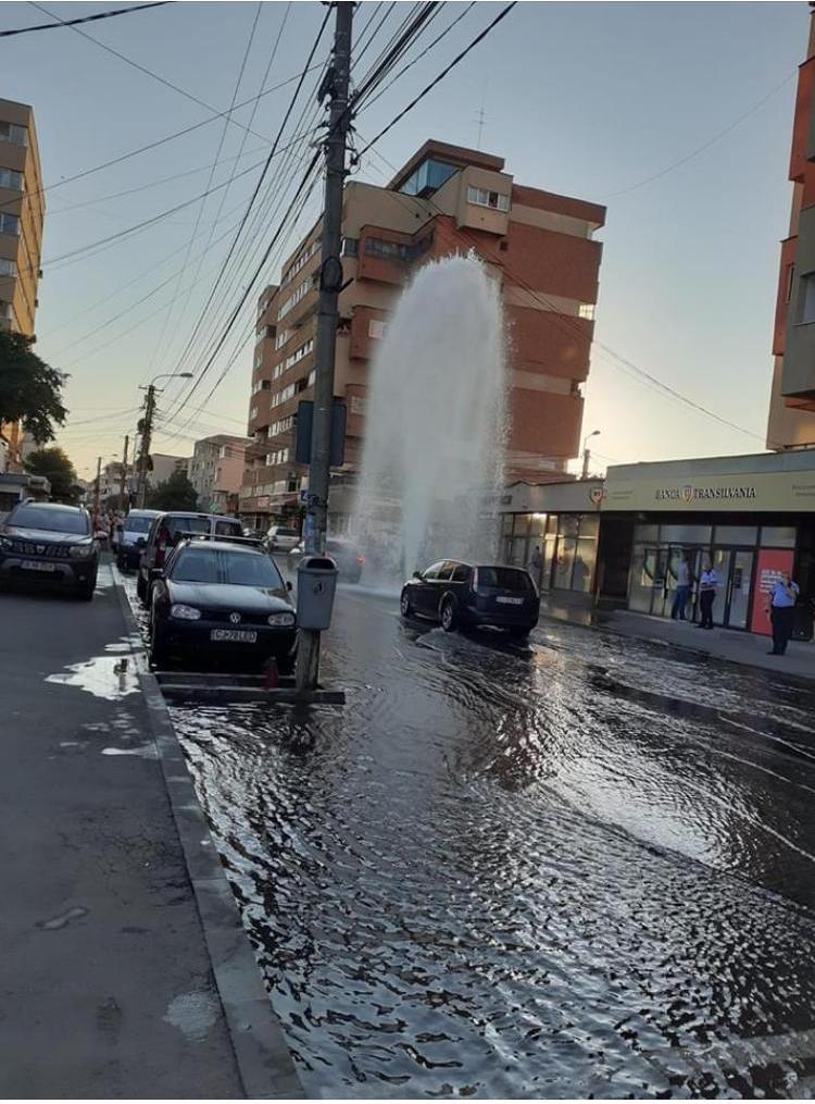 VIDEO. Șoferul care a rupt un hidrant pe strada Dâmboviței este bun de plată