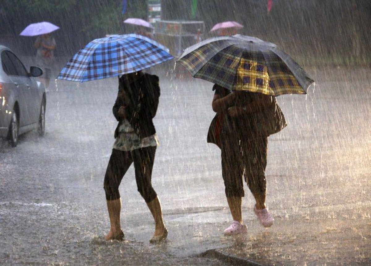 COD PORTOCALIU: Ploi torențiale și furtuni violente în zona de munte a județului Cluj
