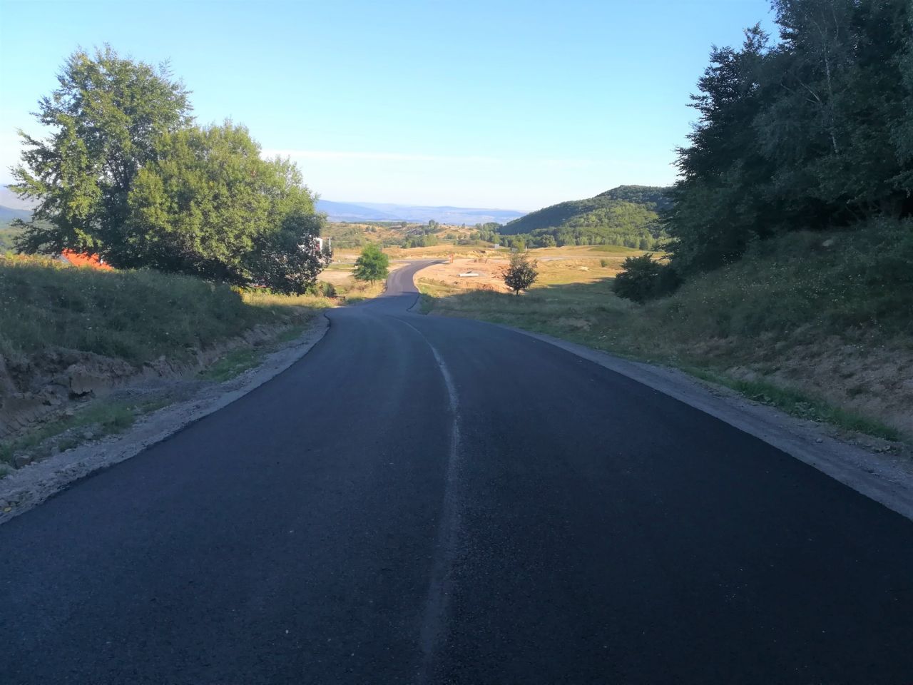 Un drum județean din Cluj a fost lărgit și asfaltat