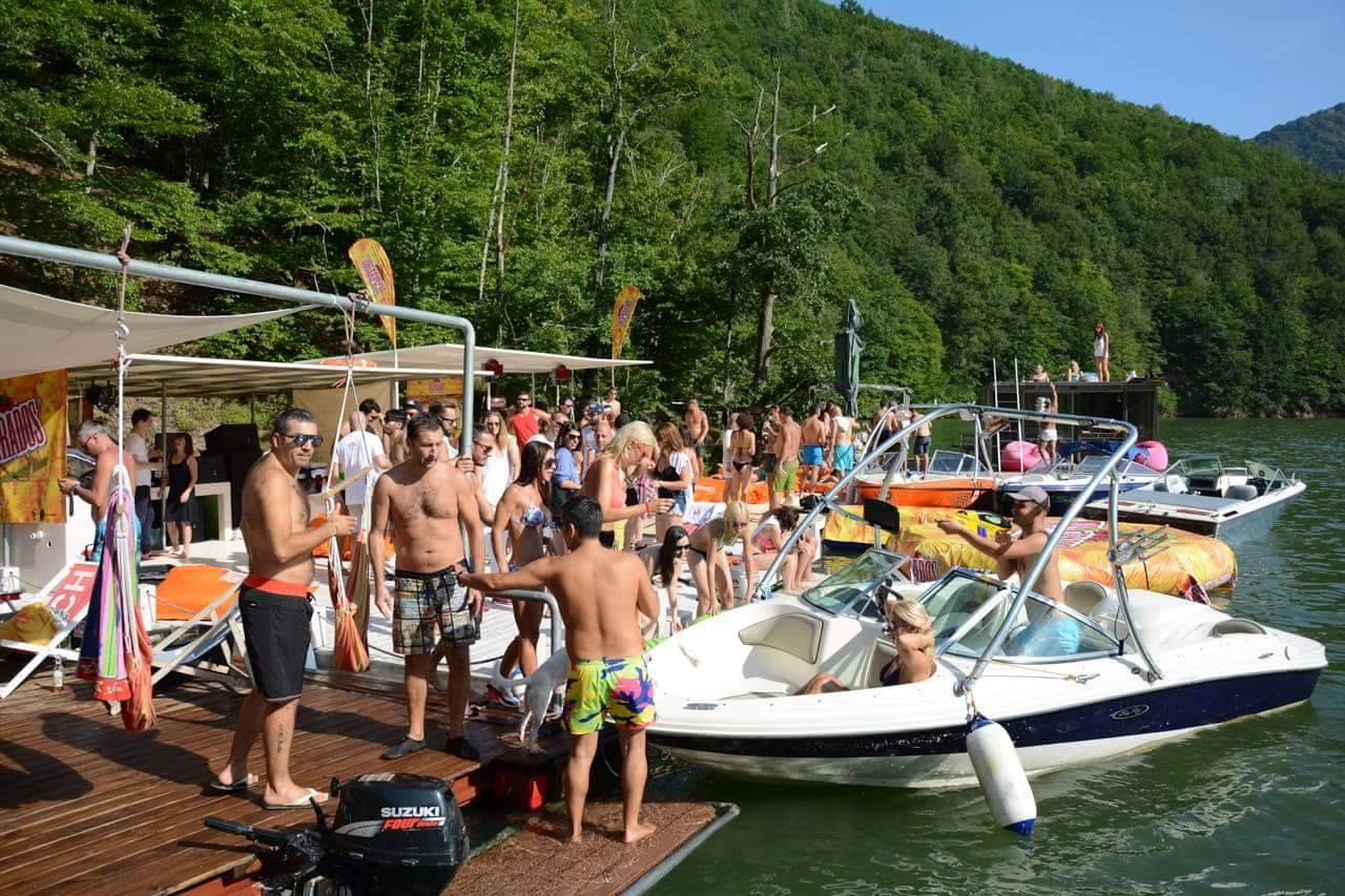 S-a terminat cu „raiul șmecherilor” pe lacurile Tarnița și Beliș, după interzicerea motoarelor