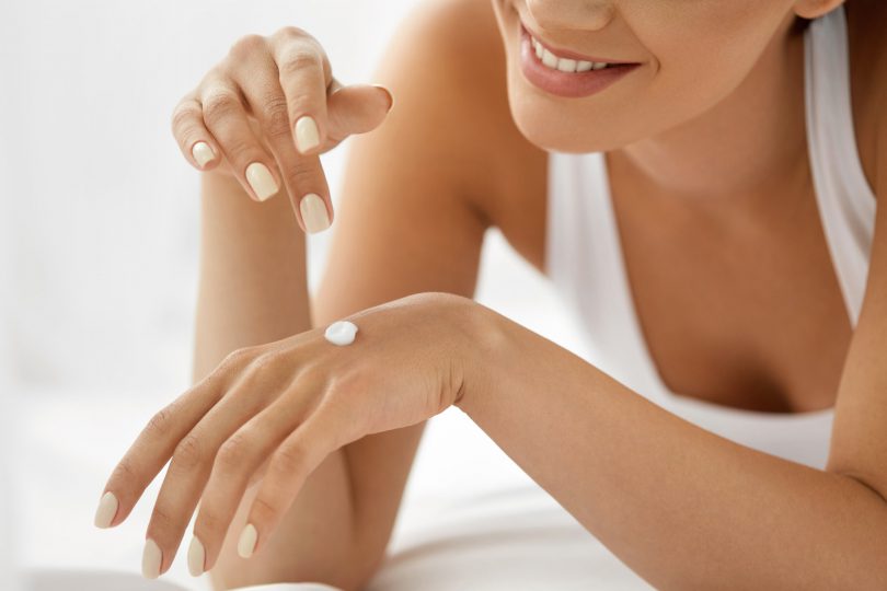 Mască hidratantă pentru mâini: 5 tratamente pentru mâini uscate, făcute în casă
