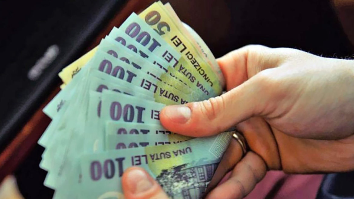 Câți bani câștigă în medie un român? Pe ce cheltuie românii o bună parte din salariu?