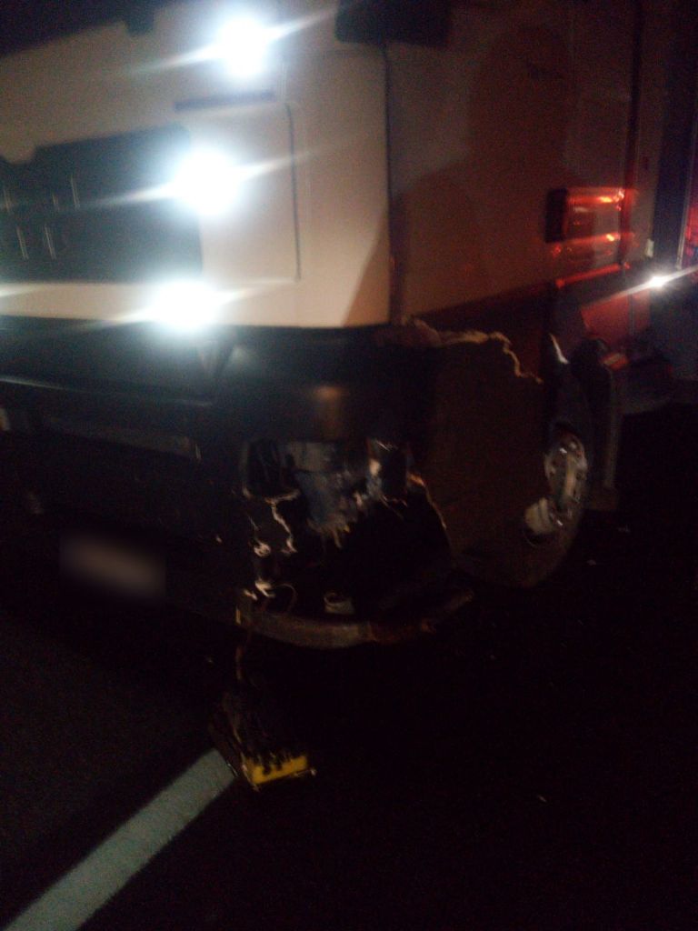 Accident rutier în Livada! Au fost implicate o mașină și un cap de tractor. FOTO
