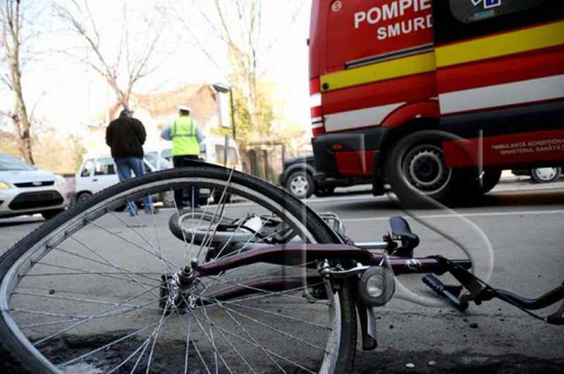 ACCIDENT MORTAL. Un biciclist de 74 de ani a fost lovit mortal în trafic la intersecția străzilor Avram Iancu spre Piața Republicii