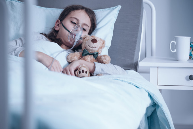 O fetiță de 10 ani a fost plimbată prin spitale din cauza lipsei de paturi ATI