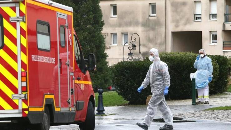 Franța e pe punctul de a reinstitui starea de urgență din cauza celui de-al doilea val „brutal” al epidemiei de COVID19