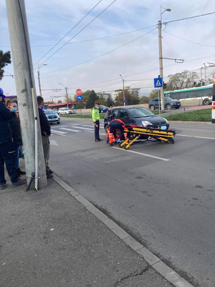 Accident pe trecerea de pietoni de pe Aurel Vlaicu! Un pieton a fost accidentat