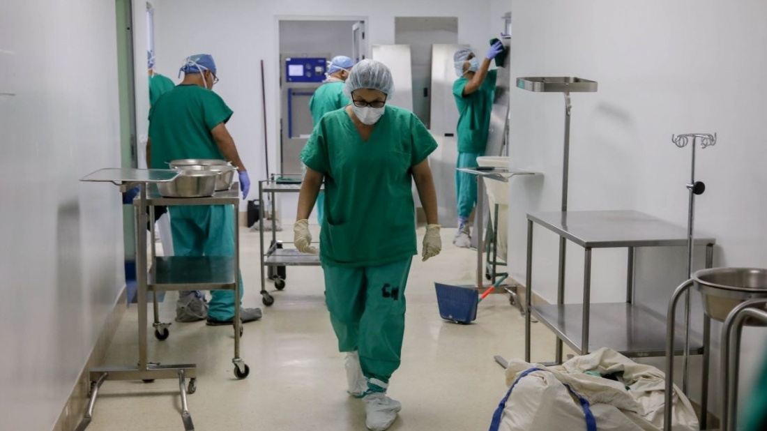 Trei medici infectați cu COVID-19 au fugit din spital. Cadrele medicale s-au ales cu dosar penal
