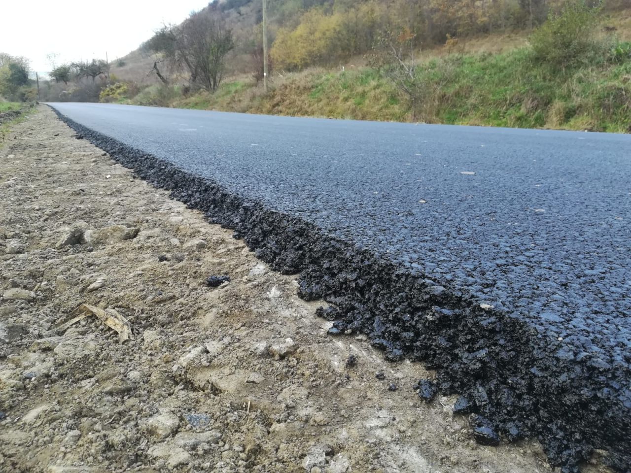 Drumul județean din Fizeșu Gherlii a intrat în asfaltare