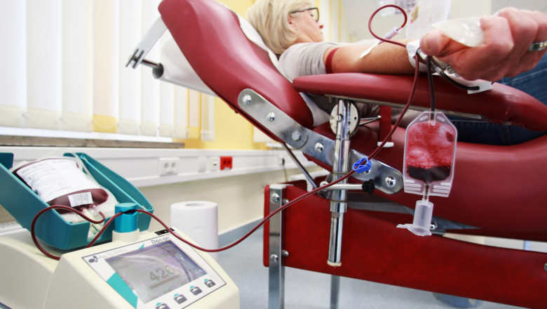 Donațiile de sânge nu ajută bolnavii de COVID19 pe cât ar trebui. „Oamenii au nevoie de plasmă și statul își bate joc de ei”