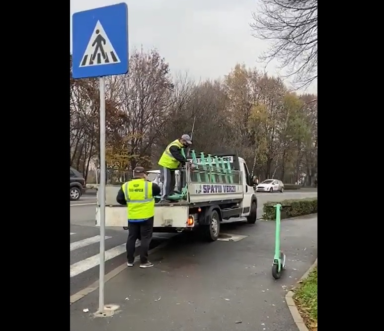 RADP-ul a „intrat în priză” și a început ridicarea trotinetelor electrice parcate ilegal - VIDEO