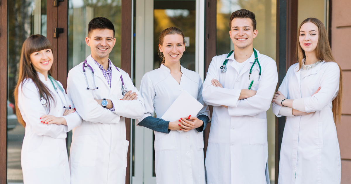 Studenții la Medicină pot lucra în spitalele COVID. Cum vor fi selectați?