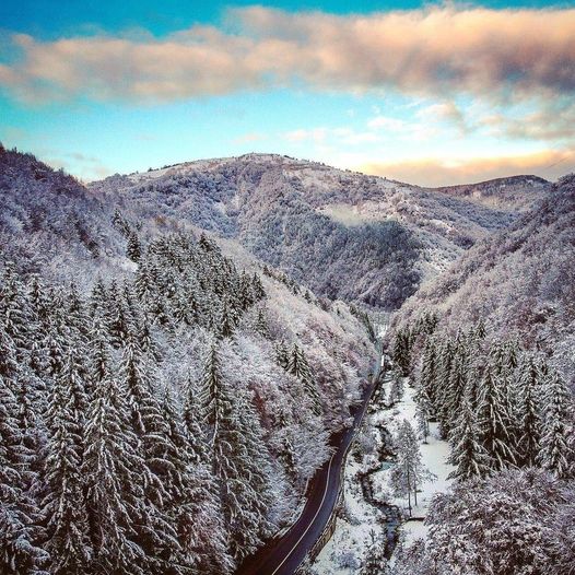 A venit iarna! Peisaje spectaculoase din munții Clujului. GALERIE FOTO/VIDEO