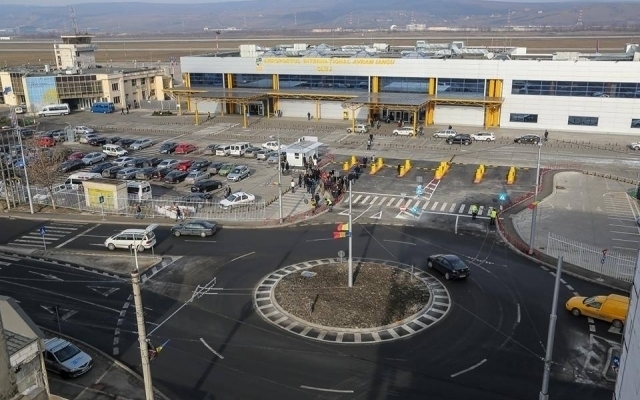 Două parcări cu doi administratori diferiți la Aeroportul Cluj. Când vor fi amenjate noile parcaje?
