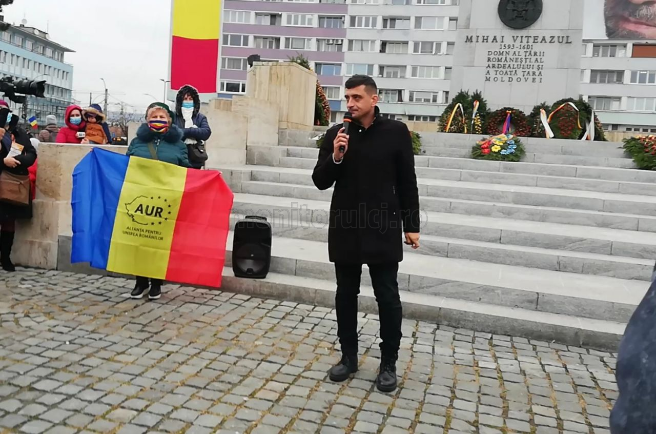 George Simion, la Cluj: „Datorită AUR, nu se mai anunță restricții de Sărbători”. Cum s-a desfășurat mitingul AUR din Cluj-Napoca?