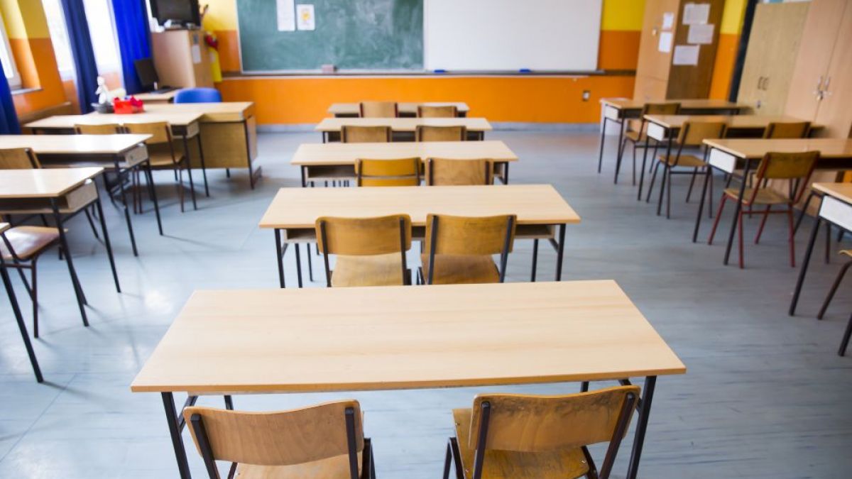 Școlile din Cluj s-ar putea redeschide după sărbători. Prefect: „Totul depinde de cum evoluează pandemia în perioada Crăciunului”