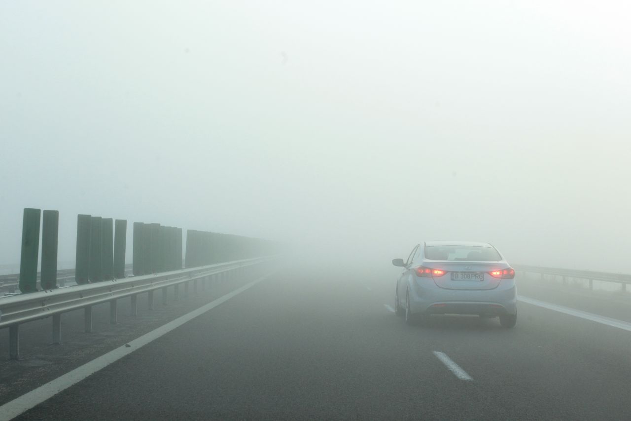 ATENȚIE șoferi! COD GALBEN de ceață în mai multe localități din Cluj