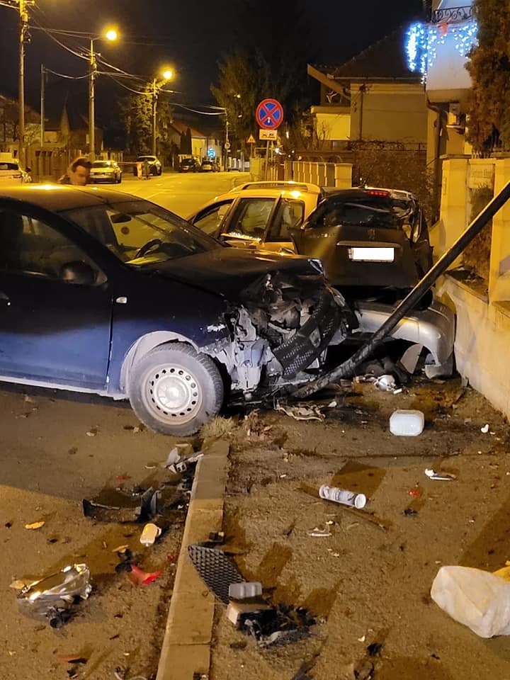 Accident într-o intersecție din Gheorgheni, la miez de noapte. Șoferii au scăpat fără zgârieturi