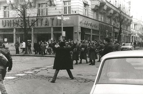 Poveștile fotografilor Revoluției din Cluj, cuprinse într-un volum: „Fotografii sunt creatorii memoriei vizuale a unei întregi comunități”
