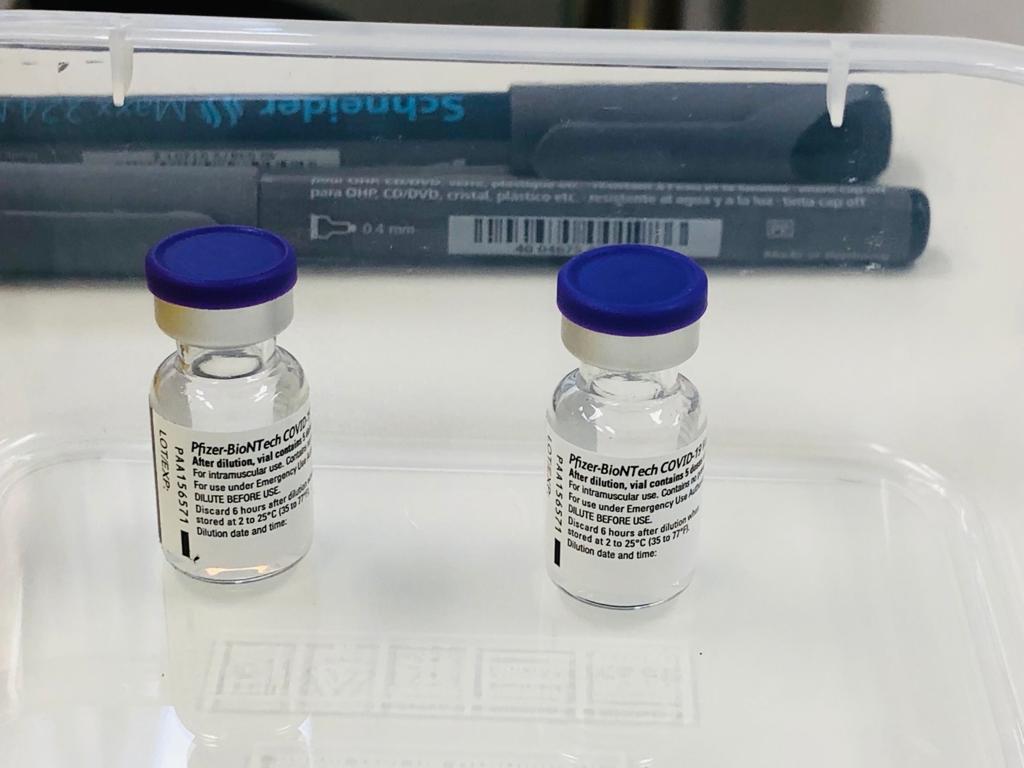 A fost publicat prospectul vaccinului Pfizer-BioNTech. Ce conține și ce contraindicații are?