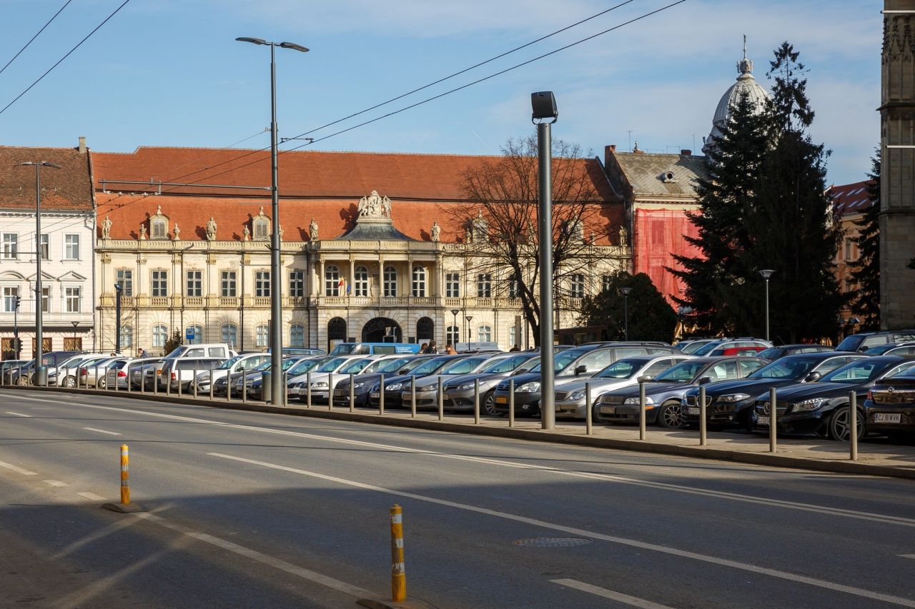 Un loc de parcare în Cluj-Napoca poate costa și 10.000 de euro! Agent imobiliar: „Fără parcare, proprietatea nu prezintă interes”