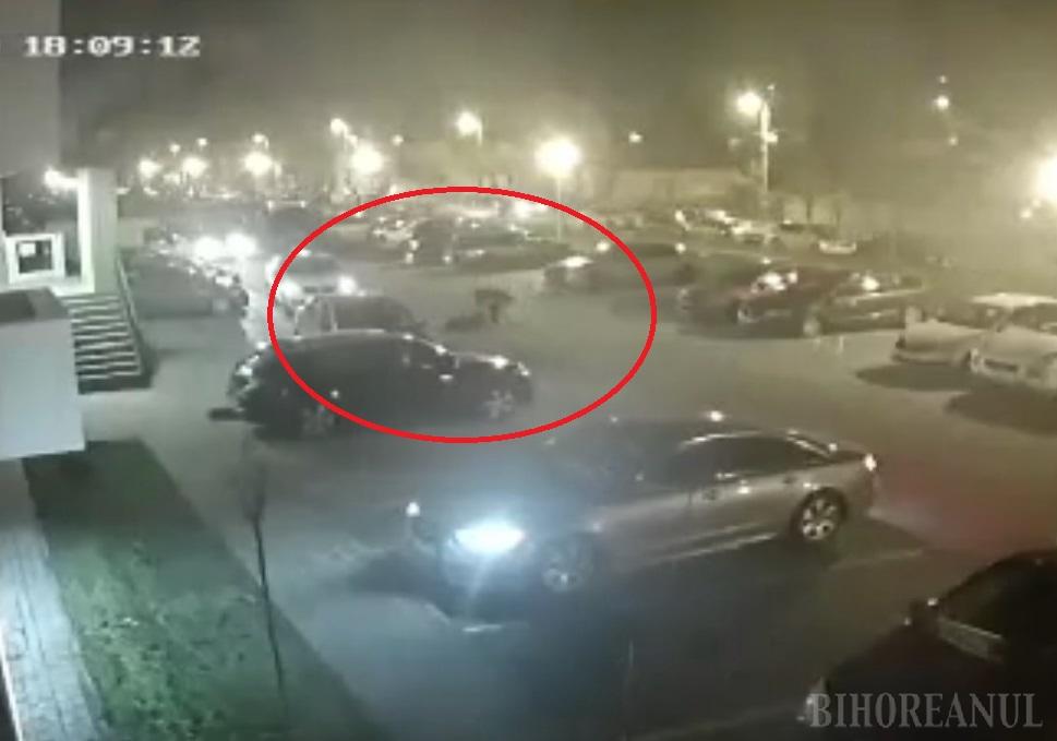 VIDEO. Scene halucinante în Oradea. Fostul șef al Poliției Locale și-a înjunghiat soția în fața blocului