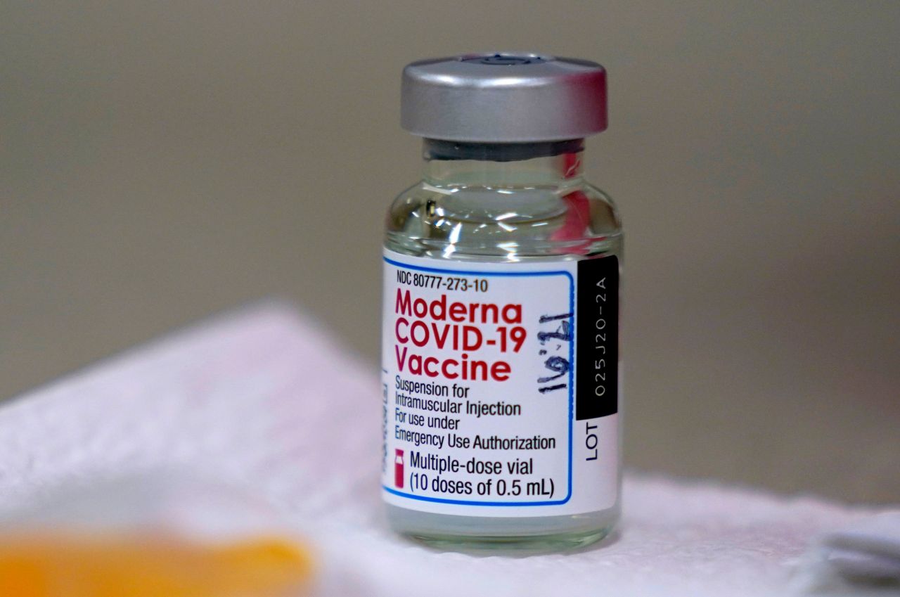 Primele doze de vaccin Moderna ajung miercuri în România! 14.000 de doze de vaccin anti-COVID19 vor fi duse la Centrul Național de Stocare