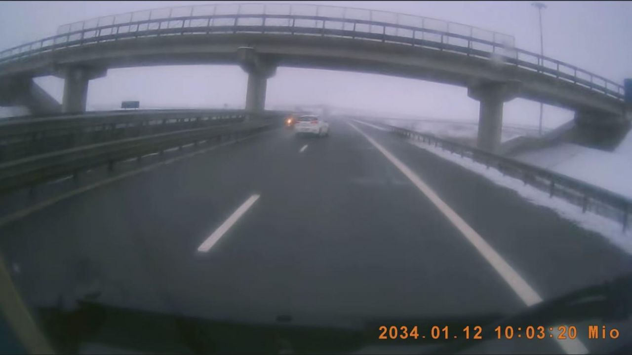 VIDEO. Un șofer INCONȘTIENT a fost la un pas să producă o tragedie în timp ce mergea pe contrasens pe Autostrada Gilău - Turda