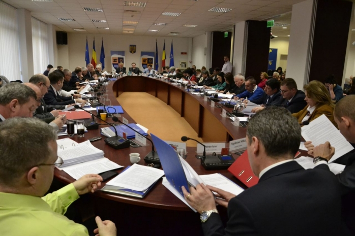 Discuții „cu scântei” în ședința CJ Cluj, privind înghețarea salariilor. PSD se opune măsurii susținute de PNL-USR-UMDR