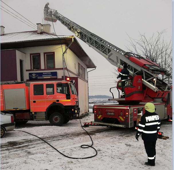 Incendiu la gara CFR din Bonțida! Flăcările au pornit de la coșul de fum