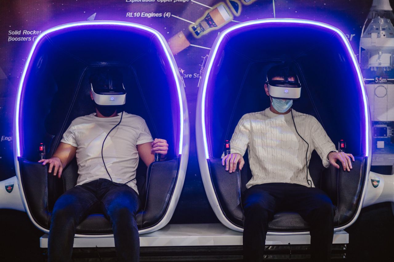 Expoziție interactivă creată a NASA, la Cluj. Simulatoare de zbor, giroscop și experiențe Virtual Reality