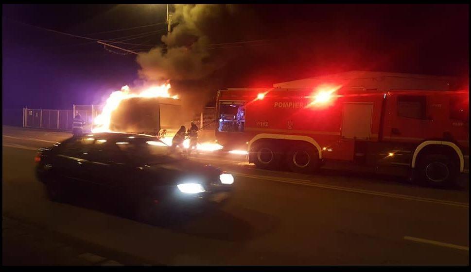 VIDEO. Incendiu puternic pe Traian Vuia. O mașină a ars în câteva minute