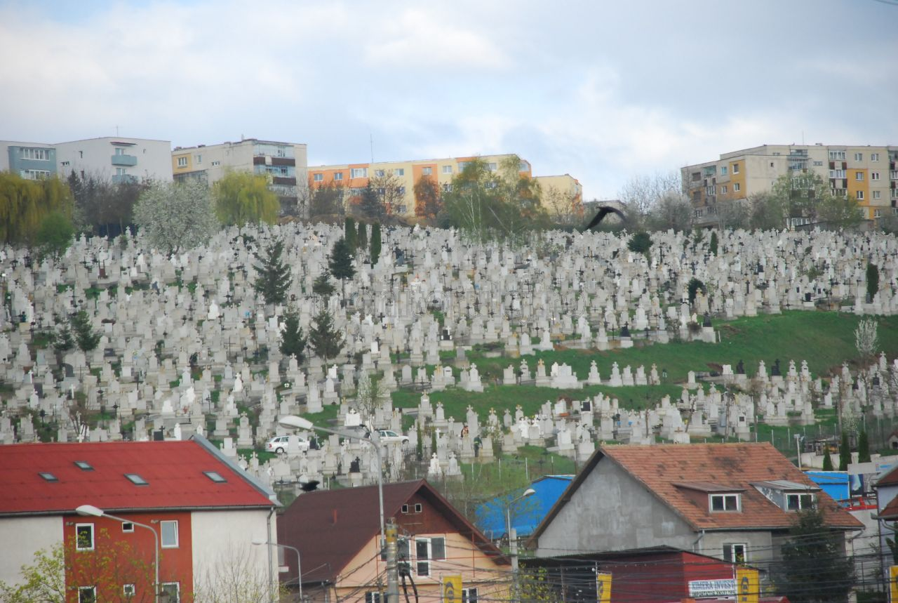 Clujenii, obligați să facă poze la mormânt dacă vor prelungirea locului de veci