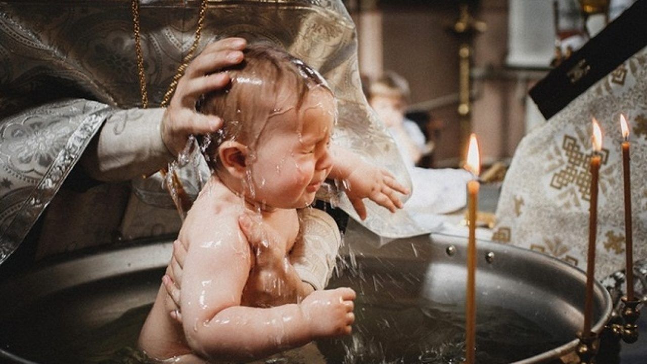 Fiul unui cunoscut jurnalist, la un pas să moară la botez